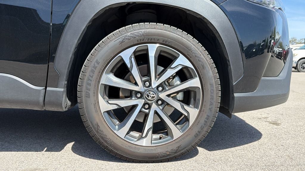 2025 Toyota Corolla Cross XLE