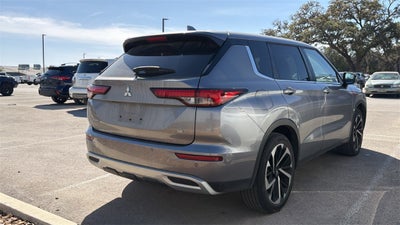 2022 Mitsubishi Outlander SE