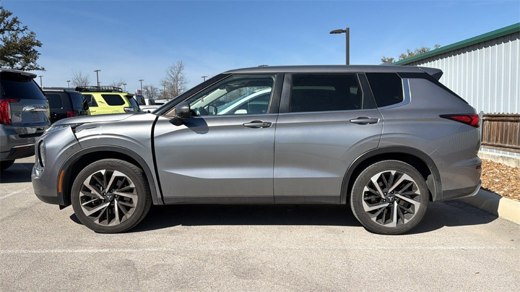 2022 Mitsubishi Outlander SE