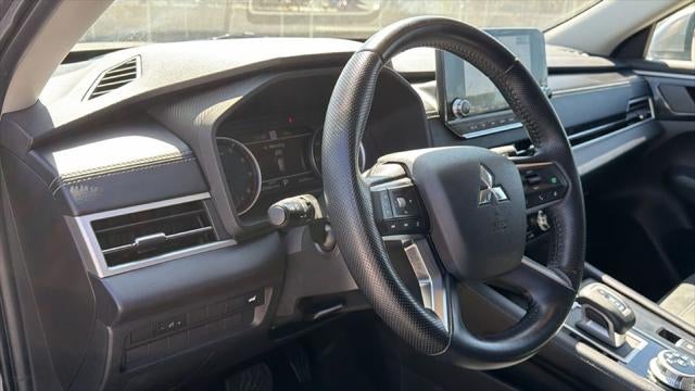 2022 Mitsubishi Outlander SE