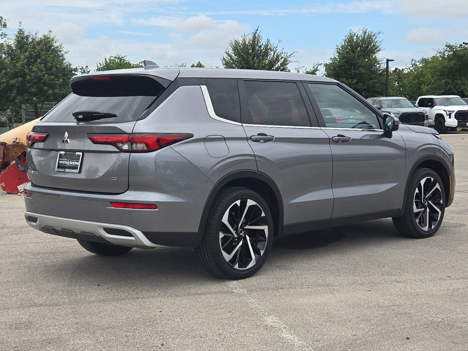 2024 Mitsubishi Outlander SE