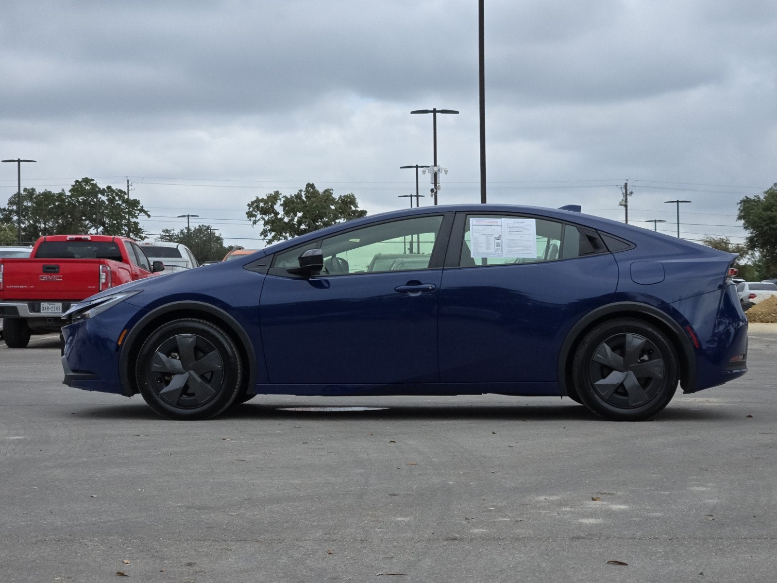 2025 Toyota Prius LE