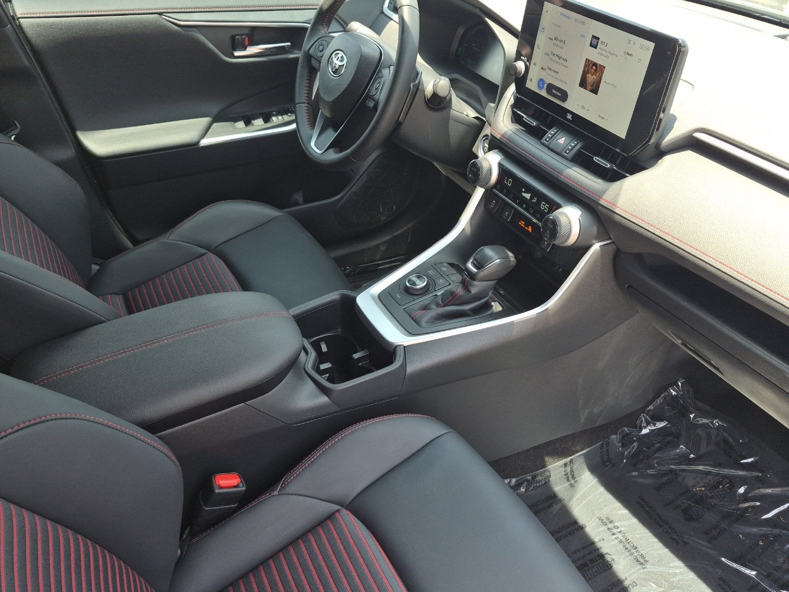 2025 Toyota RAV4 XSE