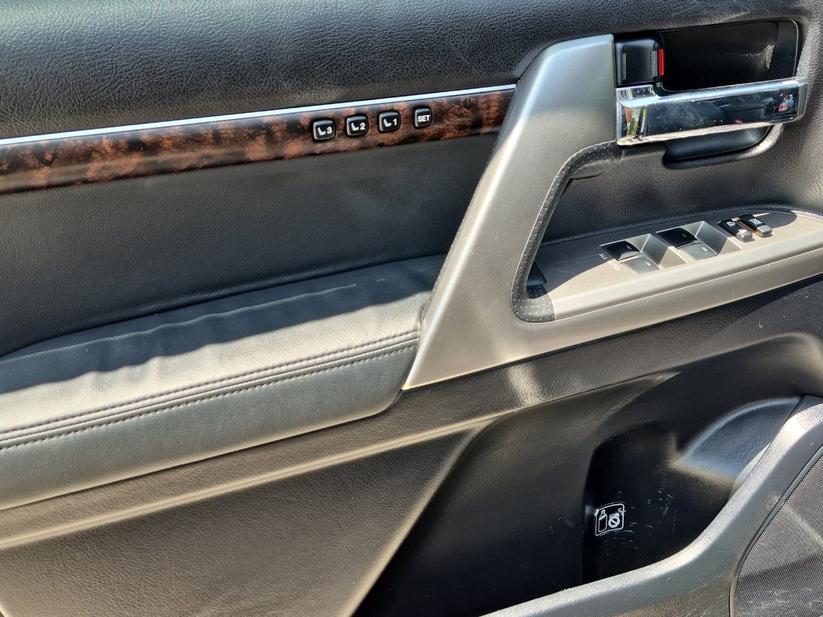2015 Toyota Land Cruiser Base