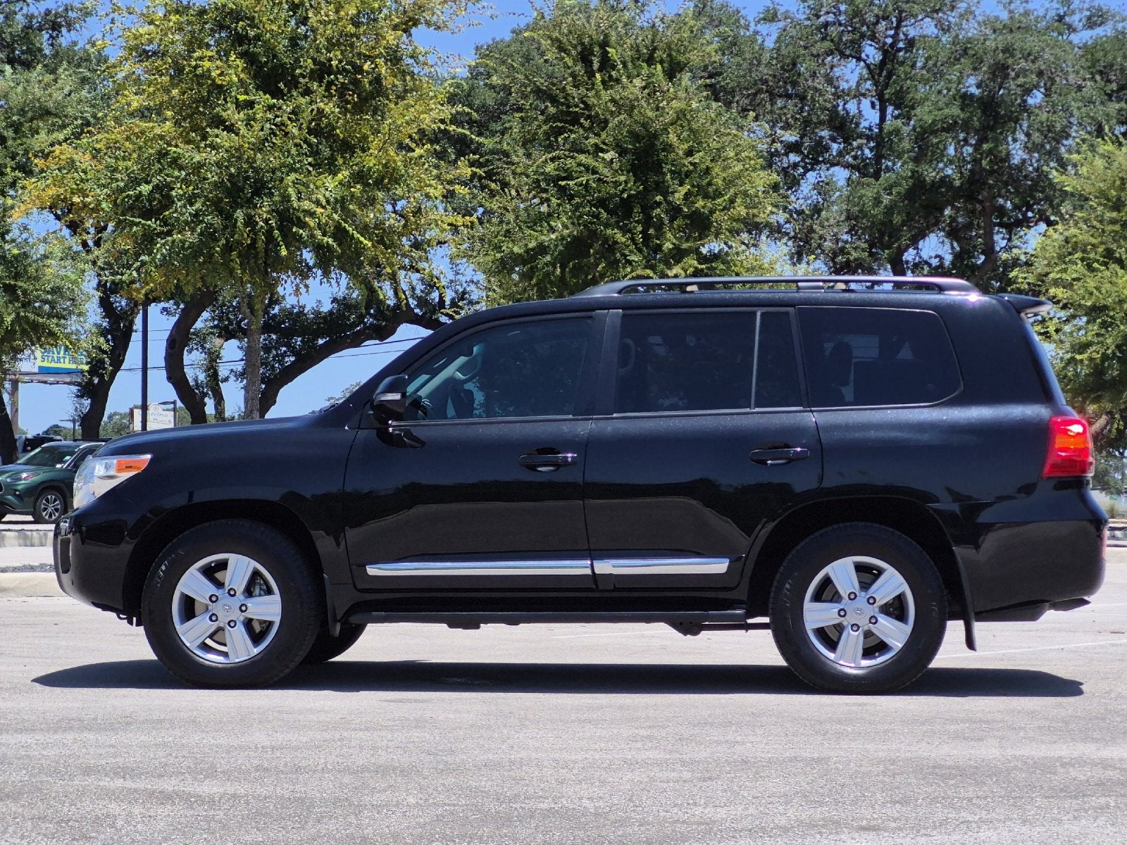 2015 Toyota Land Cruiser Base