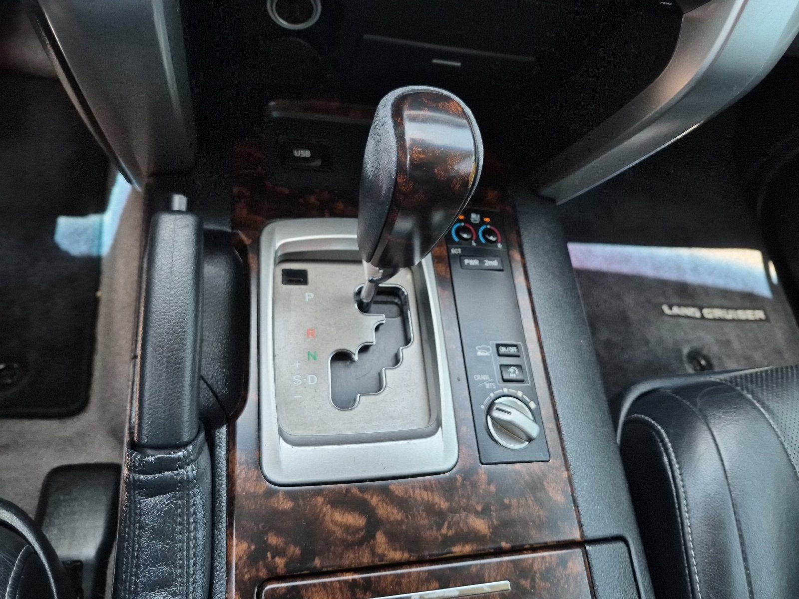 2015 Toyota Land Cruiser Base