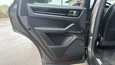 2021 Porsche Cayenne E-Hybrid Base