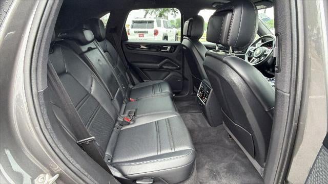 2021 Porsche Cayenne E-Hybrid Base