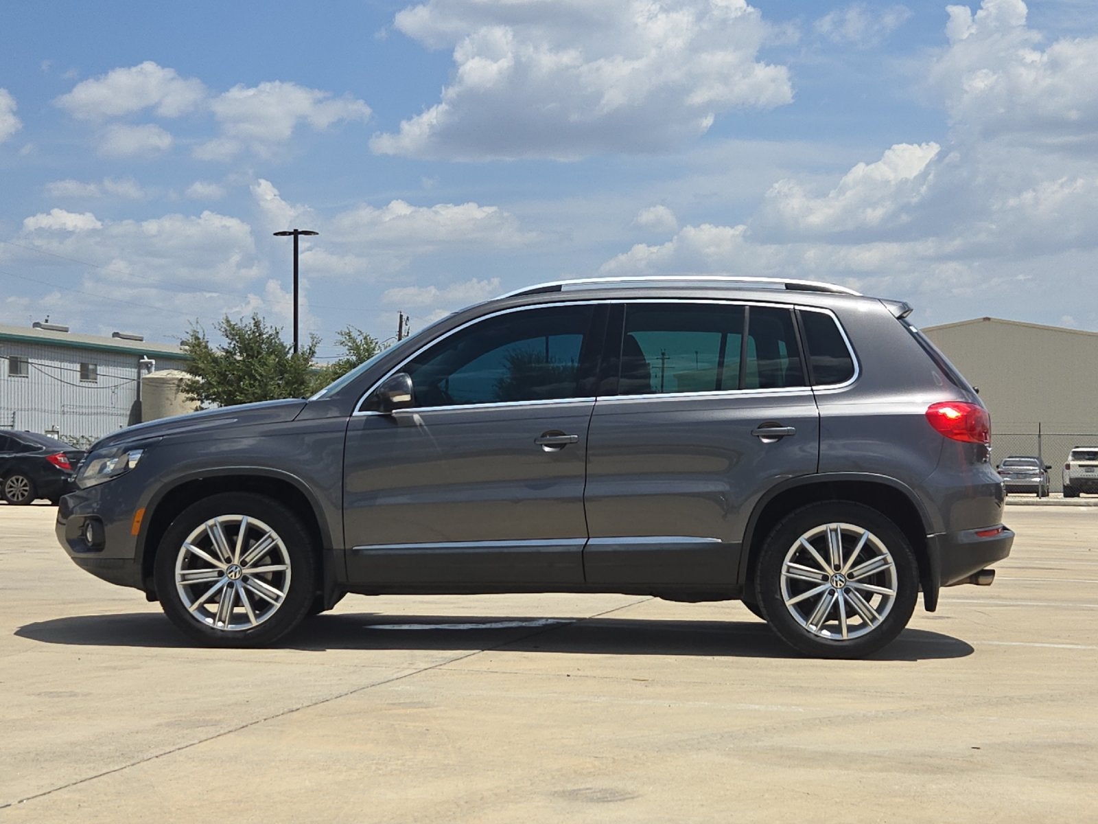 Used 2016 Volkswagen Tiguan SE with VIN WVGAV7AX8GW557512 for sale in Boerne, TX