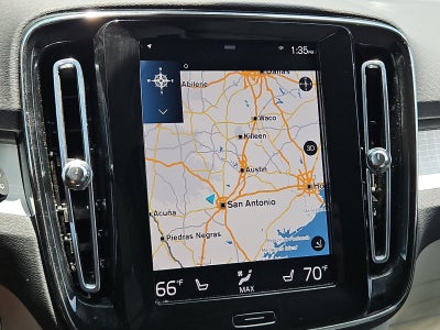 2021 Volvo XC40 Momentum