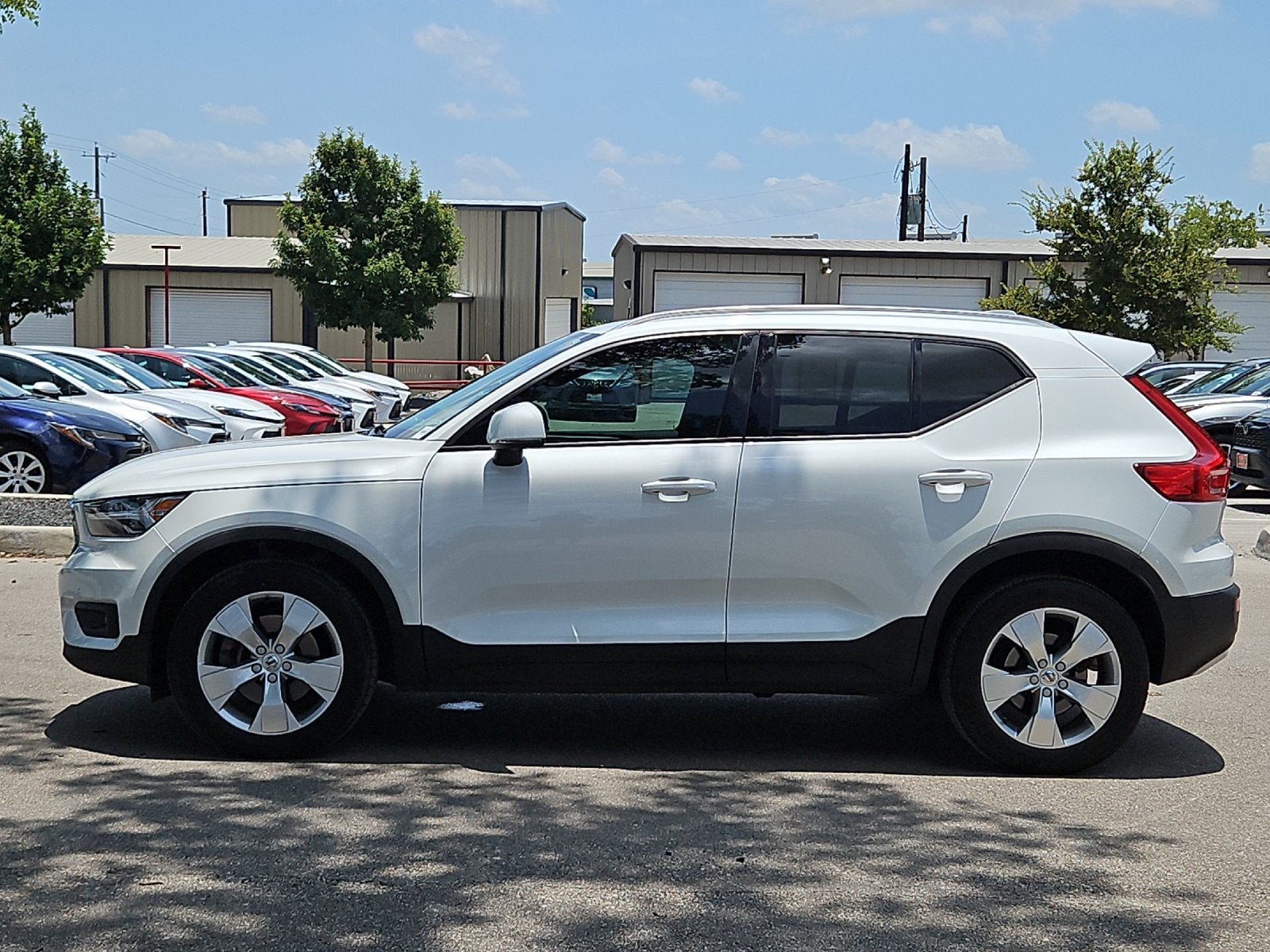 2021 Volvo XC40 Momentum