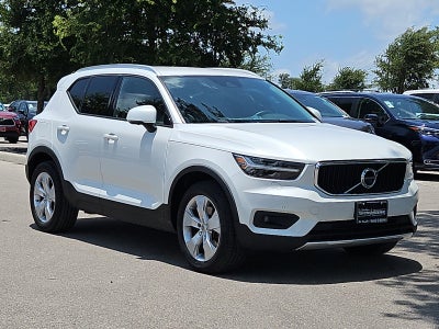 2021 Volvo XC40 Momentum