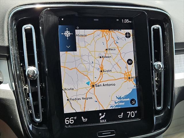 2021 Volvo XC40 Momentum