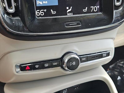 2021 Volvo XC40 Momentum
