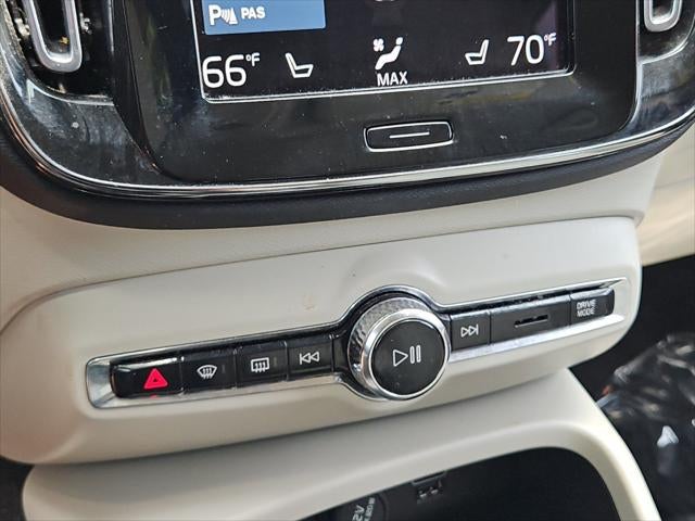 2021 Volvo XC40 Momentum