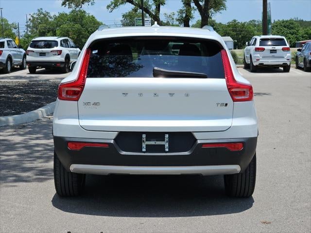 2021 Volvo XC40 Momentum