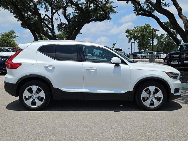 2021 Volvo XC40 Momentum