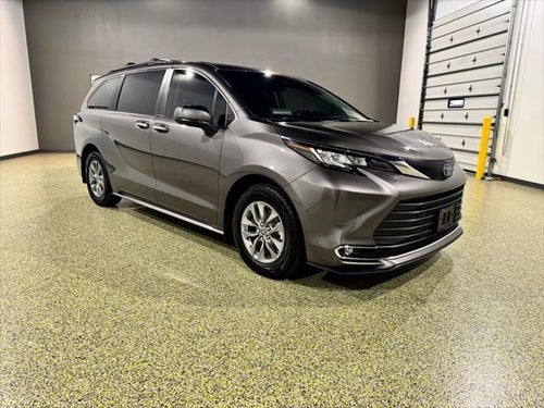 2022 Toyota Sienna XLE