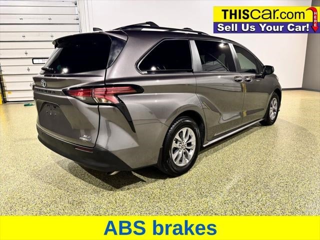 2022 Toyota Sienna XLE